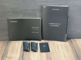 スマートキー2本、カードキー1本と取扱説明書、保証書も付けてお納車させて頂いております。