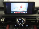 車両後方を表示するバックガイドモニターが付いていて車庫入れ安心!