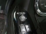 電動格納ミラー! スイッチひとつでミラーを畳めます。