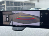 【360&deg;ビューモニター】専用のカメラにより、上から見下ろしたような視点で360度クルマの周囲を確認することができます☆死角部分も確認しやすく、狭い場所での切り返しや駐車もスムーズに行えます。
