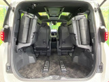 【パワーバックドア】スマートキーや運転席のボタンを押すだけでリアゲートが自動で開閉します!荷物を持っている時や、高い位置にあるバックドアを閉める際に便利な機能です♪