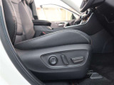 パワーシート搭載。微妙な調整が手軽にでき、ピッタリなポジションで運転することが可能です。