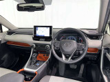 運転席まわりです。 各操作スイッチは使いやすい位置に配置されてます。