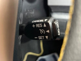 【クルーズコントロール】高速道路もラクラク走行。アクセルを離しても一定速度で走行ができ、長距離運転時の負担を軽減!加速・減速も簡単なスイッチ操作で調整できます。