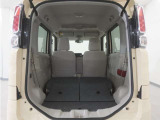 運転にかかわる様々な操作を安全に行えるように視点移動が少なく、操作性に配慮されたスイッチ類が凝縮されたコクピットです。