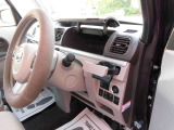 【こだわりの品質】新車にも負けないくらい満足していただけるお車を提供するということが弊社のこだわりでありモットーです。たかが中古車ではなく、されど中古車を実感していただきたいです。