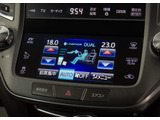 使いやすさや安全性を追求したステアリング周り!高級車ゆえにスイッチ類が多いのも特徴ですね!考え尽くされた配置ですぐに使いこなす事が出来ますのでご安心下さい!是非、体感してみて下さい!!