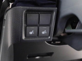【シートヒーター】運転席と助手席をそれぞれ独立して操作できるため、座る人と室内温度にあわせた快適なシート温度が得られます♪