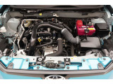エンジンルームの樹脂部分は丁寧に磨いてツヤをだしています。当社の中古車のエンジンルームクリーニングはとても自信があります★