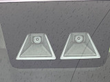 【スマートアシスト】走行中に前方の車両等を認識し、衝突しそうな時は警報とブレーキで衝突回避と被害軽減をアシスト。より安全にドライブをお楽しみいただけます。