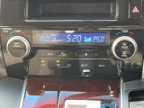 【左右独立型フルオートエアコン】運転席と助手席でそれぞれお好みの温度に設定可能。同乗者にも配慮した、快適な空調をお届け致します。