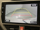 車庫入れなど後進運転時に死角をモニターで確認ができて安全です♪ ステアリング操作の参考になるガイド線も表示しますので車庫入れがニガテな方も安心ですネ!