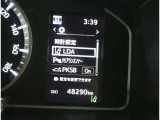 レーンディパーチャーアラートとは車線または走路からの逸脱の可能性を警告すると共に、車線または走路からの逸脱を避けるためのハンドル操作の一部を支援する機能です。詳細は販売店スタッフまでおたずねください。