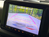 【バックカメラ】駐車時に後方がリアルタイム映像で確認できます。大型商業施設や立体駐車場での駐車時や、夜間のバック時に大活躍!運転スキルに関わらず、今や必須となった装備のひとつです!
