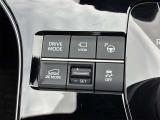 【パーキングアシスト】駐車時のハンドル操作をサポートするパーキングアシスト搭載。車庫入れや縦列駐車が苦手な方にも安心の便利機能です。