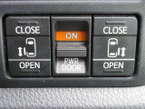 両側電動パワースライドドアで乗り降りが楽です。嬉しい装備です。