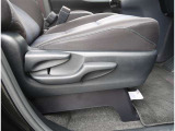 【シートアジャスター】上下調整できるシートアジャスター!運転手にあったドライバーズポジションができますね。