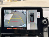 【パノラミックビューモニター】クルマを真上から見下ろした視点で駐車をサポートします!クルマの斜め後ろや真横など、いち早く障害物に気が付くことができます。