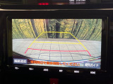 【バックカメラ】駐車時に後方がリアルタイム映像で確認できます。大型商業施設や立体駐車場での駐車時や、夜間のバック時に大活躍!運転スキルに関わらず、今や必須となった装備のひとつです!