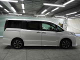 両側電動スライドドアはスイッチ操作で重たいスライドドアの開閉が出来ます☆
