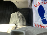 前席の足元スペースです。