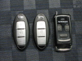 ポケットやカバンに入れたままドアの開閉ができるインテリジェントキーです純正エンジンスターターも付いています