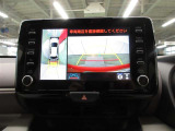 クルマを真上から見るように周囲を確認できるパノラミックビューモニターです。