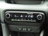 オートエアコンを装備しておりますので、四季を通じて車内を快適な温度に保つことが出来ます!高級感が有りますね!