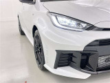 大型のロアグリルで軽量化と冷却効率の向上、さらには走行時の耐久性を確保し、精悍でタフな印象を演出します。