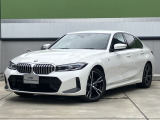 【BMWの伝統】BMWのお車は、&ldquo;駆け抜ける歓び&rdquo;を意識し、走行の安定性とコーナリングの良さを追求し、思い通りにハンドルの操作可能です。