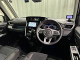運転の際、常に目にする部分だけにシックで飽きのこないデザインが良いですね。