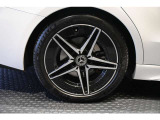 メルセデスの認定中古車「サーティファイドカー」では、万一お車が故障した場合も、ご購入後1年間もしくは2年間※は走行距離にかかわらずメルセデス・ベンツ正規サービスネットワークで無料修理いたします