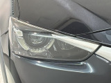LEDヘッドライトは、点灯の瞬間から最大光量を発揮し、突然暗くなるトンネルなどでの安定感を高めます。