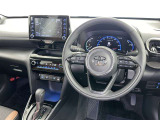 運転席まわりです。 各操作スイッチは使いやすい位置に配置されてます。