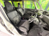 運転席シート廻りは使用感も少なく、良好な状態となっています。丁寧に使われていたことがよくわかりますね。