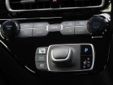 オートエアコンなのでスイッチひとつで車内を設定温度に調節してくれます☆
