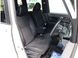 お車選びをお楽しみ頂けるよう、在庫車の展示スペースを十分に確保しております。