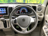 インテリアに合わせたデザインのステアリングは、運転される方のことも考え、運転しやすい形状、大きさです。是非一度、実際に触ってお確かめください。