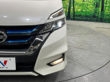 【LEDヘッドライト】悪天候や夜間走行時も良好な視界を確保し安心して運転できる高輝度LEDヘッドライトを装備!点灯速度が早く、消費電力も抑えられています。