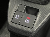【電動パーキングブレーキ+オートブレーキホールド機能】 指先だけで簡単に操作が可能なパーキングブレーキ、スイッチを押すとブレーキペダルから足を離してもブレーキを保持できるオートブレーキホールド搭載。