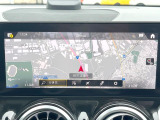 ●純正ナビ:一体感のあるナビは、高級感ある車内を演出してくれます。オーディオ機能も充実しておりますので、運転もより楽しめます♪