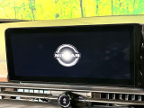 【メーカー純正ナビ】インテリアに溶け込むスタイリッシュな「専用設計」メーカーナビを装備♪視認性や操作性など基本性能にも優れ、より上質なカーライフをお楽しみいただけます。