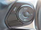 運転中、オーディオの操作をしてて、ハッとしたことはありませんか?ステアリングスイッチは、運転中でもハンドルでオーディオの操作が可能です。安全なドライブをサポートします。
