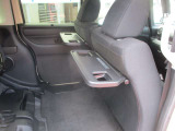 運転席・助手席シートバックテーブル付