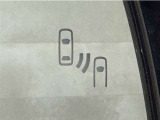 車線変更時の後方確認をアシストしてくれるブラインドスポットモニター!ドアミラーの死角を検知してくれるから車線変更もスムーズです。