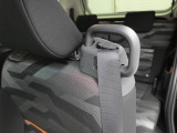 後席アシストグリップは、お年寄りの方が乗車される時に特に喜ばれる装備です。