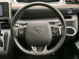 【純正革巻きステアリング】上質な革を使用することで、手にしっかり馴染みとても運転しやすいハンドルです♪
