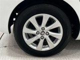タイヤサイズは185/65R15!残り溝は5ミリ程度です!純正アルミホイール!