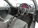 シンプルで使いやすいデザインの運転席です。