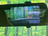 【デジタルルームミラー】後席の大きな荷物や同乗者で後方が確認しづらい時でも安心!カメラが撮影した車両後方の映像をルームミラー内に表示。クリアな視界で状況の確認が可能です!